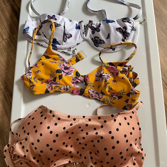 Few swimsuits and a pair of shoes. - Picture 3 of 5